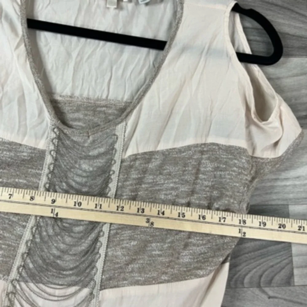 Miss Me Womens Blouse Gray Marled Stripe Scoop Neck Cold Shoulder Draped Chain M